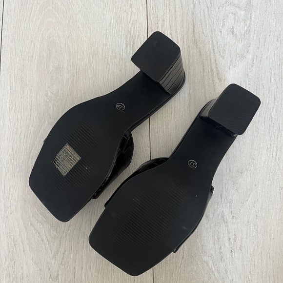 SHEIN Black Croc-Embossed Mules - Picture 3 of 5